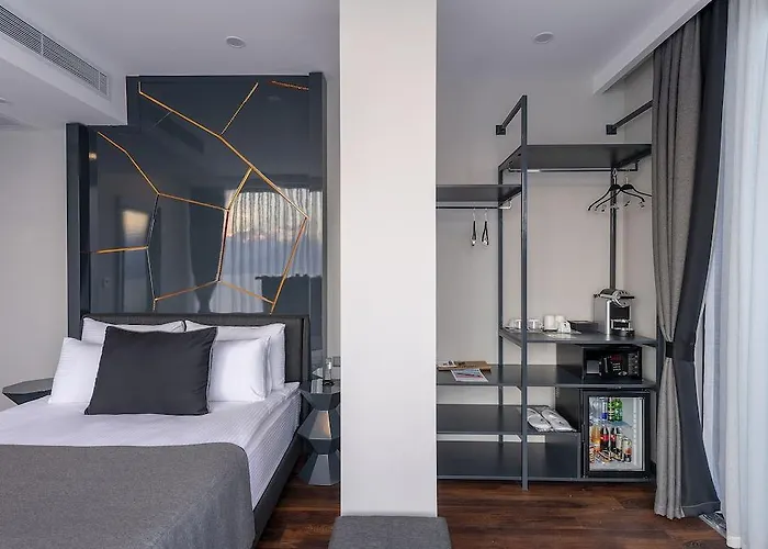 Adalia Hotell 3*